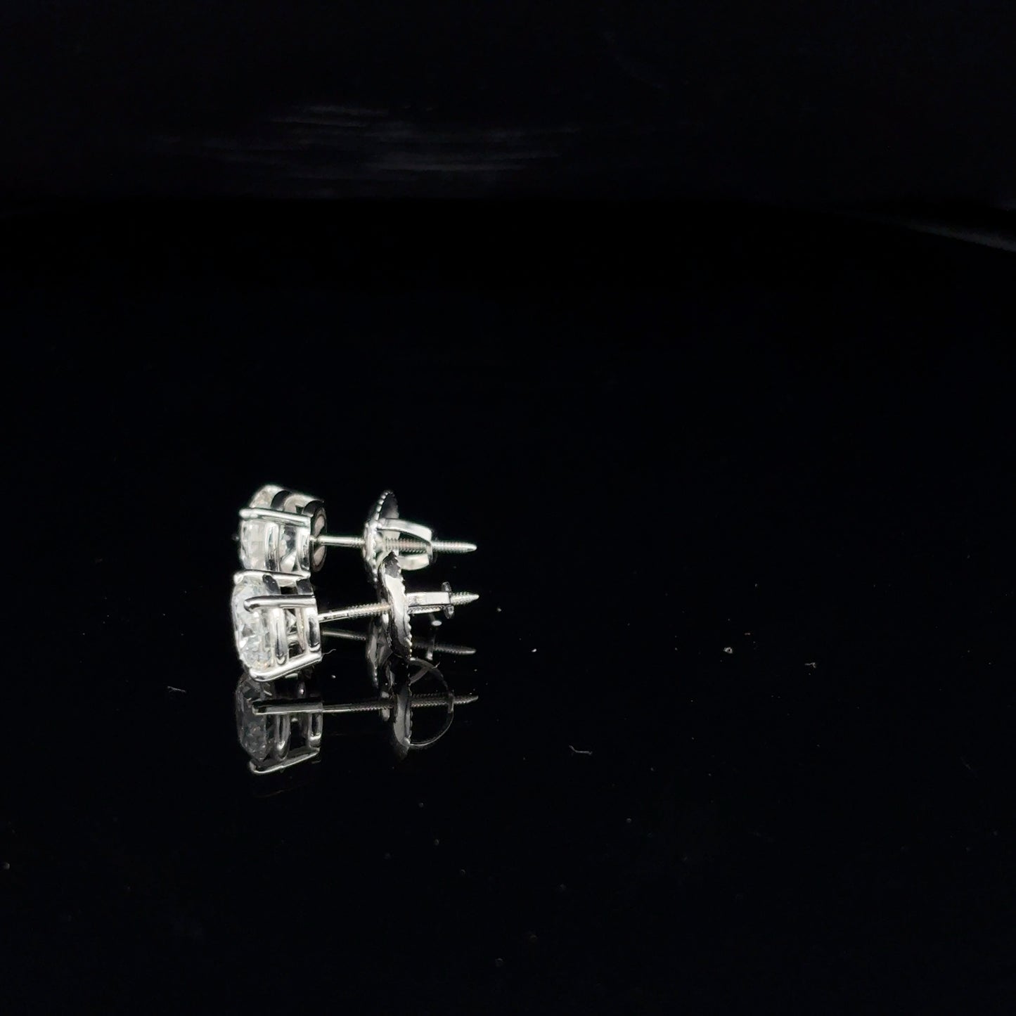 14kt White Gold Round Lab Grown Diamond Studs (Screwback)