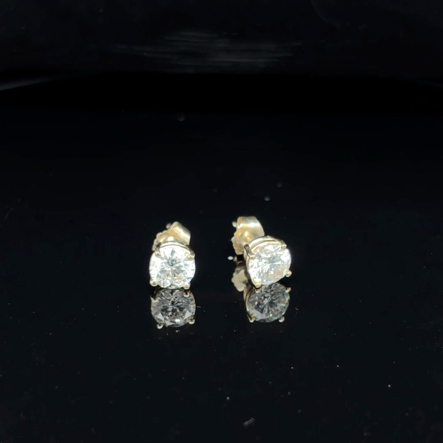 14kt Yellow Gold Round Lab Grown Diamond Studs (Pushback)